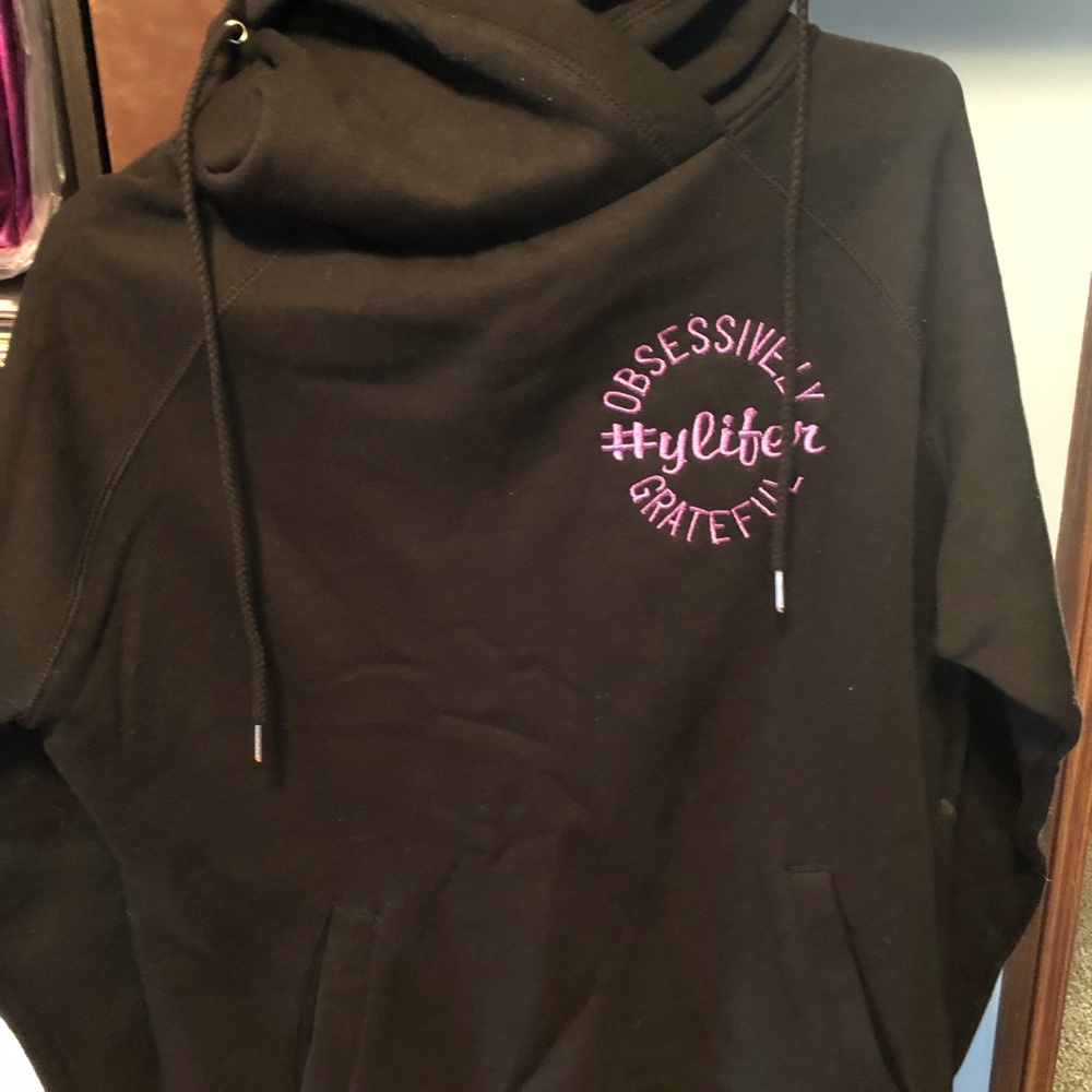 Sweatshirt - Picture 2 of 3